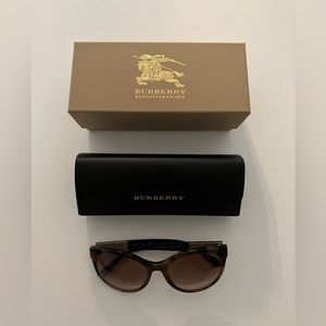 Burberry Sunglasses Model BE4236